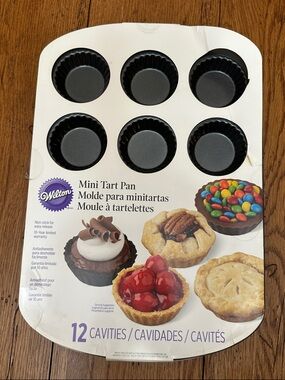 Wilton Mini Tart Pan - Black and White